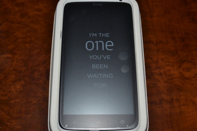 HTC One X в коробке